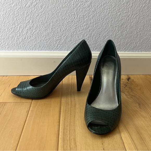 Nine West Dk Green Peep Toe Pumps - Picture 2 of 8